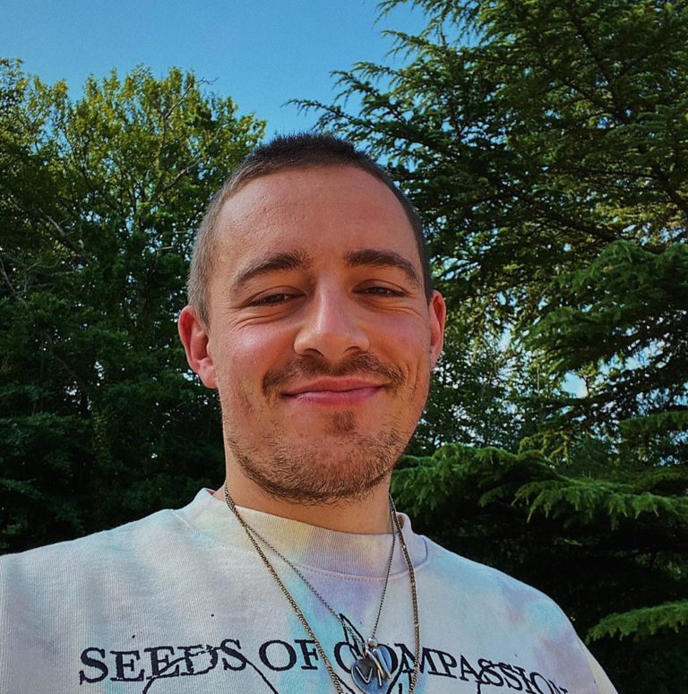 Dermot Kennedy Opens Up About His Long Term Girlfriend, Aisling