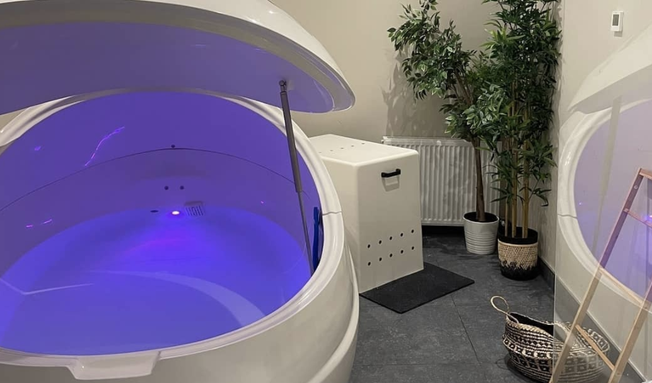 My Hour In An Isolation Tank Everything You Need To Know About Flotation Therapy Stellar