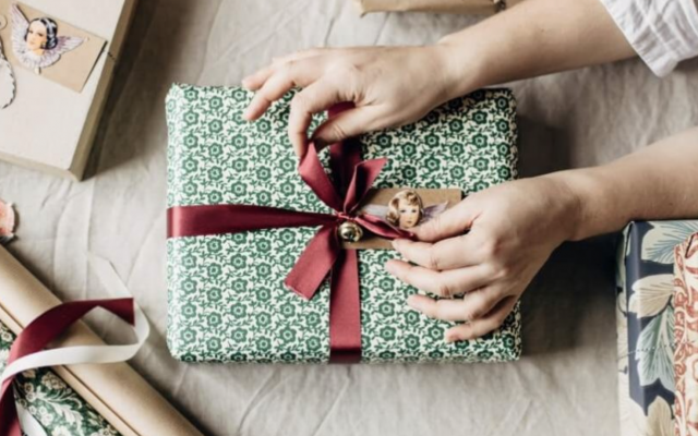 8 Ideal Christmas Gifts For Staycation Lovers - Vimarsana News