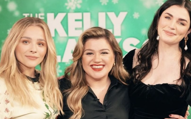 Aisling Bea Used Kelly Clarkson To Get Back At Her Ex, And It Was Hilarious - Vimarsana News
