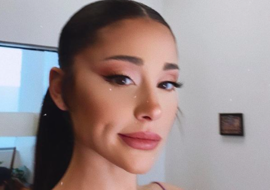 Ariana Grande Has Lost Her Title Of Most Followed Female Artist On The 'Gram - Vimarsana News