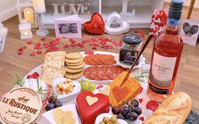 7 Gorgeous Gifts To Enjoy This Valentine's Day - Vimarsana News