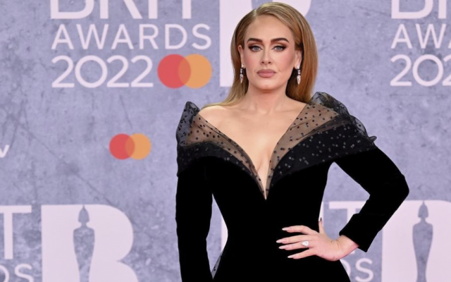 Fans Are Convinced Adele Just Subtly Revealed Her Engagement - Vimarsana News