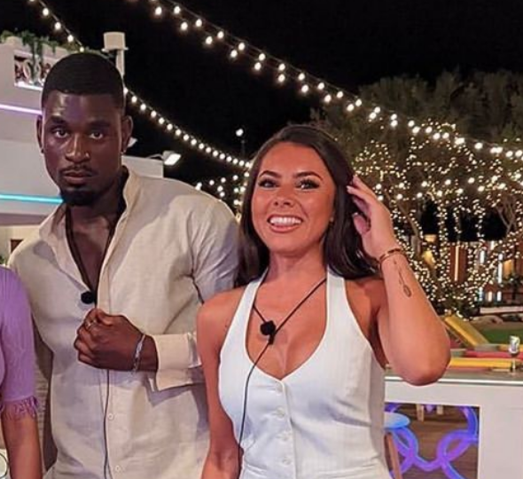 Twitter Thinks These Two Love Island Contestants Secretly Fancy Each Other - Vimarsana News