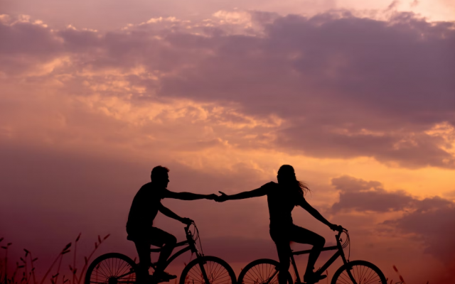 Cute Date Night Ideas To Get Extra Snug This Autumn - Vimarsana News