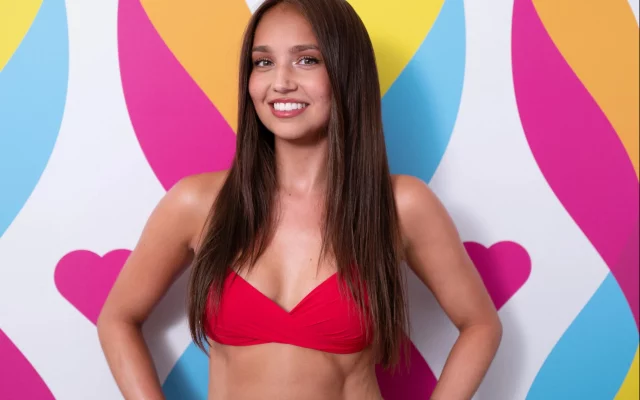 This Casa Amor Bombshell Has A Famous Father - Vimarsana News