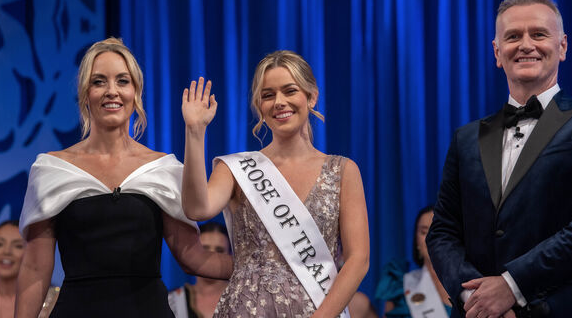 The New York Rose Is Crowned The Rose Of Tralee - Vimarsana News