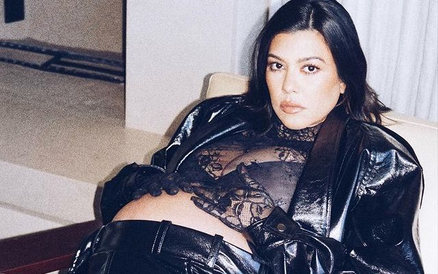 Kourtney Kardashian's Friends Address Kim's Group Chat Claims - Vimarsana News
